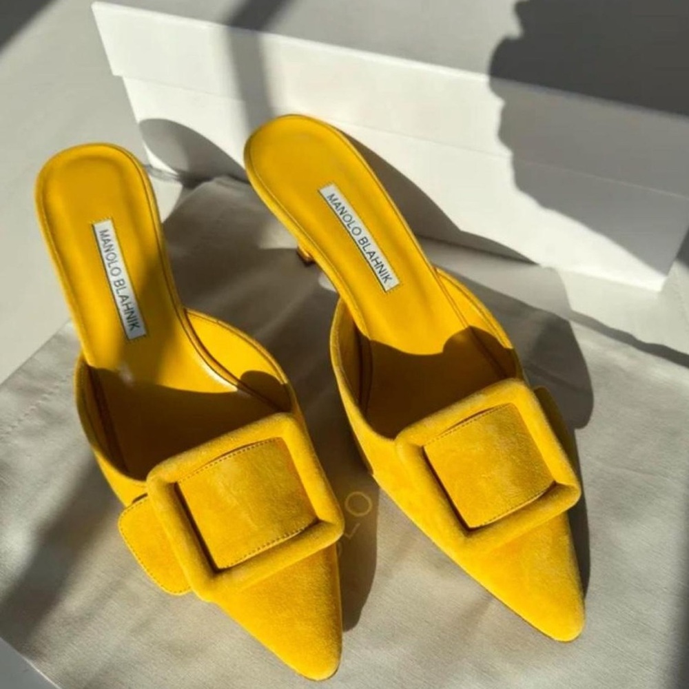 MANOLO BLAHNIK Iconic Yellow Maysale Mules size 38. NWT.